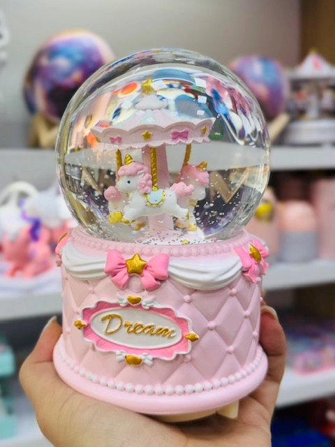 گوی موزیکال فانتزی برفی کاراسل