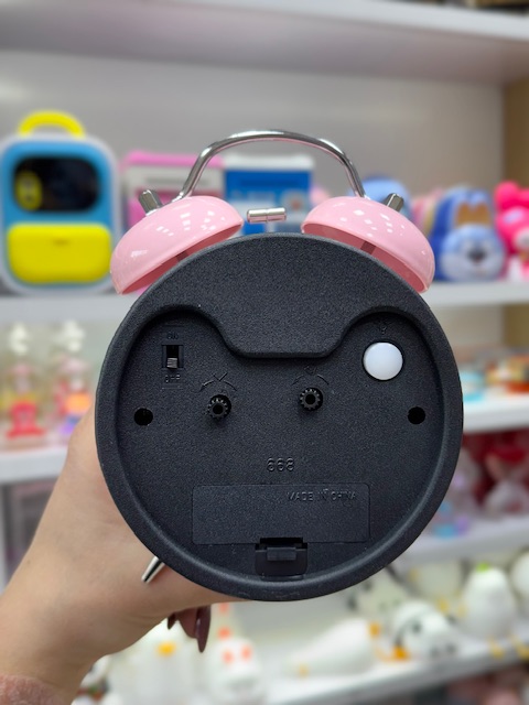 ساعت زنگ دار صورتی