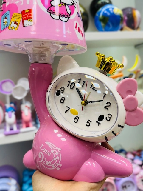 شب خواب و چراغ مطالعه کیتی